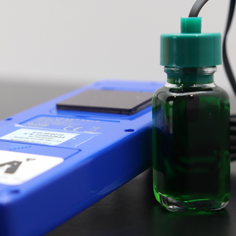 Traceable 650 Wi-Fi Data Logging Refrigerator/Freezer Thermometer Lab working