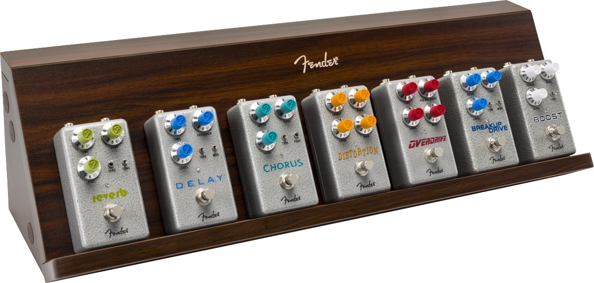 Fender Official Deluxe Wooden Wall-Mounted Guitar Pedal Storage Shelf