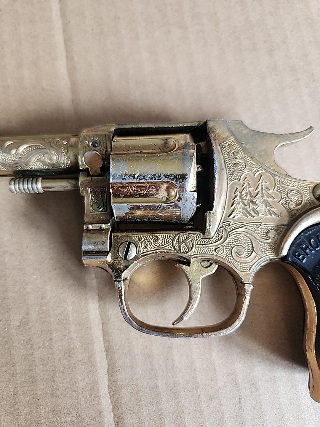 VINTAGE KILGORE BRONCO GOLD PLATED CAP GUN WITH BLACK GRIPS - 1950's WORKING