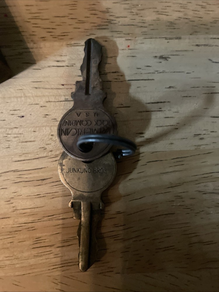 American Lock Padlock 2” L A30 Solid Brass 1-3/8" W Has Two Keys