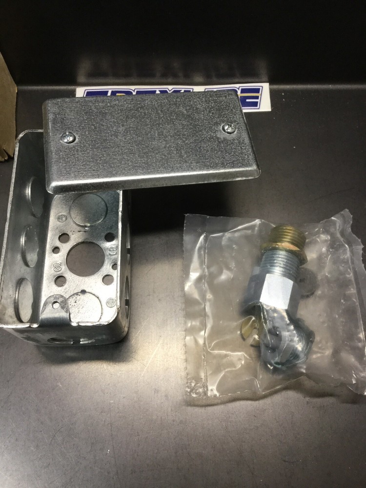 NEW, JOHNSON CONTROLS, TE-6001-3, IMMERSION SENSOR MOUNTING ASSEMBLY. (23B-1)