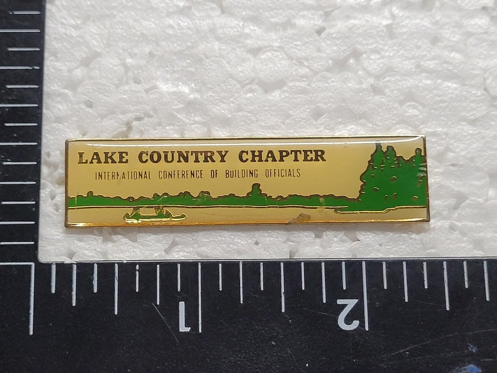 LAKE COUNTRY CHAPTER HAT LAPEL PIN PIN BACK USED (X2473)