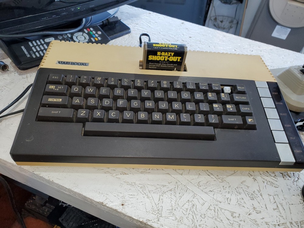 Atari 800XL Tested/Working View Pics