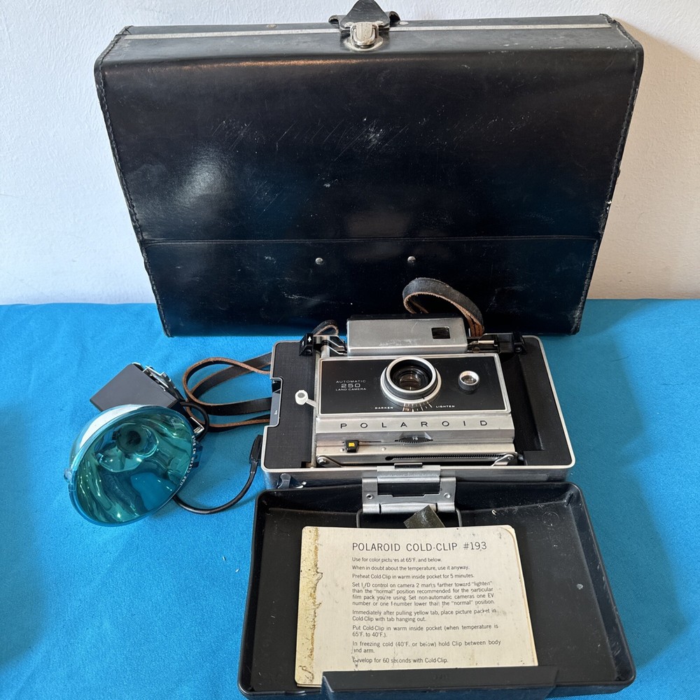 Polaroid Automatic 250 Land Camera & Case, Strap And Flashbulbs vintage