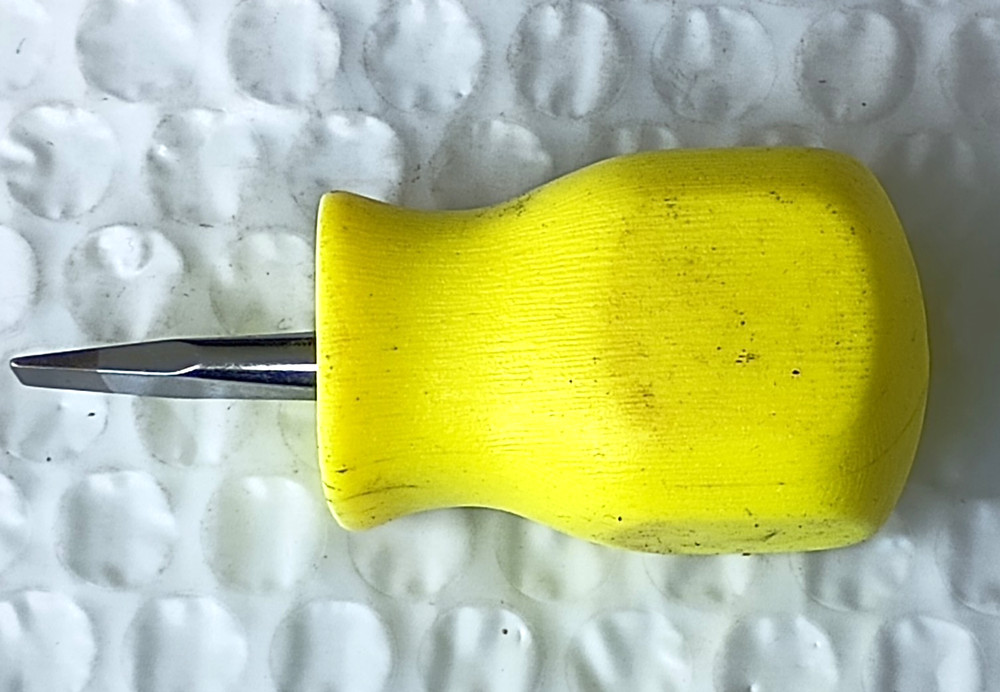 MAC TOOLS PNR1AY, FLAT/SLOTTED, "STUBBY" SCREWDRIVER.