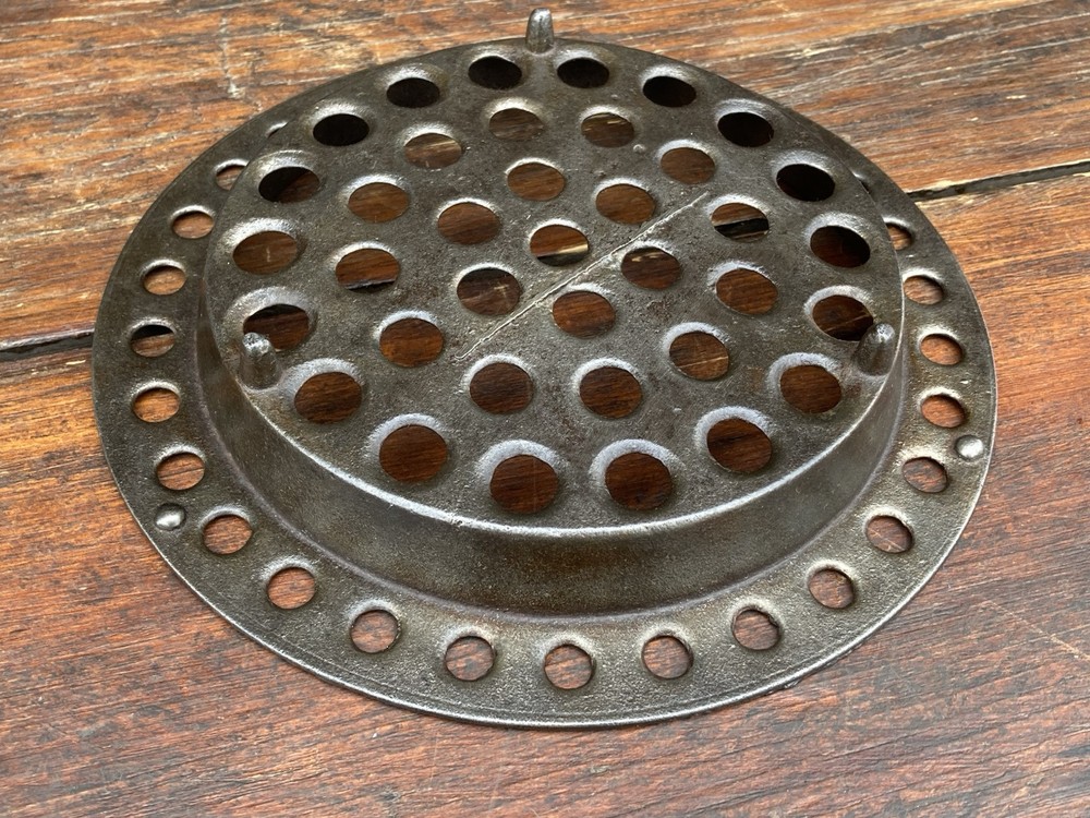 Gate Marked Eccentric Pot/Kettle Trivet