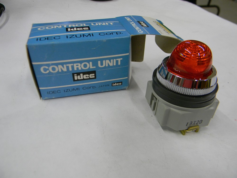 New IDEC APN122DN R Red Pilot Light Switch  L3