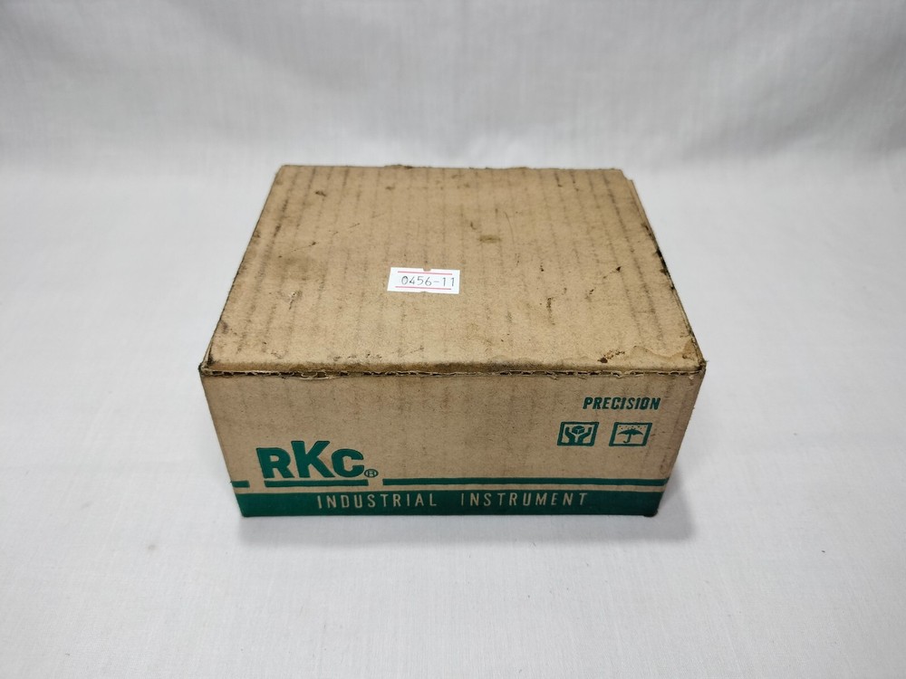 RKC Instruments CB400 FK03-V*AB-NN/A/Y Digital Temperature Controller