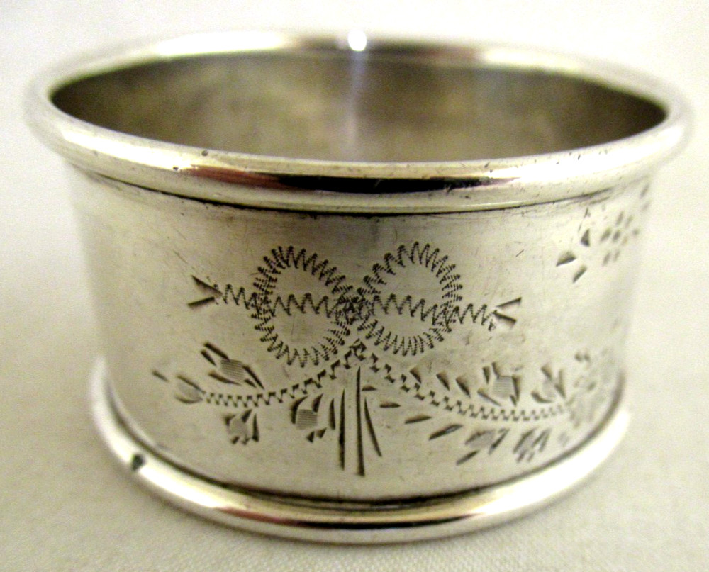 Solid Silver - SMALL, PRETTY NAPKIN RING - Hallmarked:- BIRMINGHAM 1925