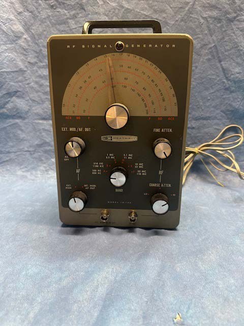 HeathKit IG-102 RF signal generator