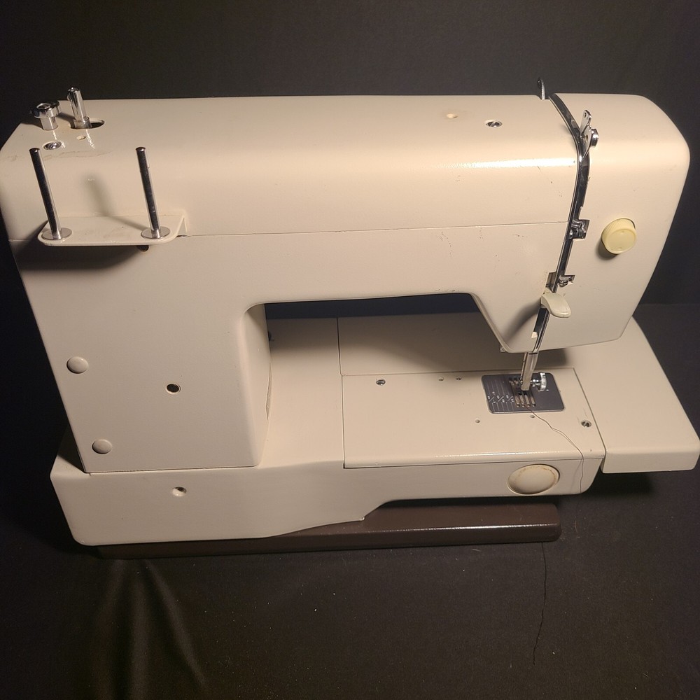 Brother Sewing Machine Model VX560 in Soft Side Carrying Case