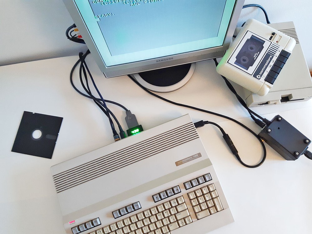 Commodore C64 voltmeter. C64, C128 & VIC-20 computers compatible. Adjustable!