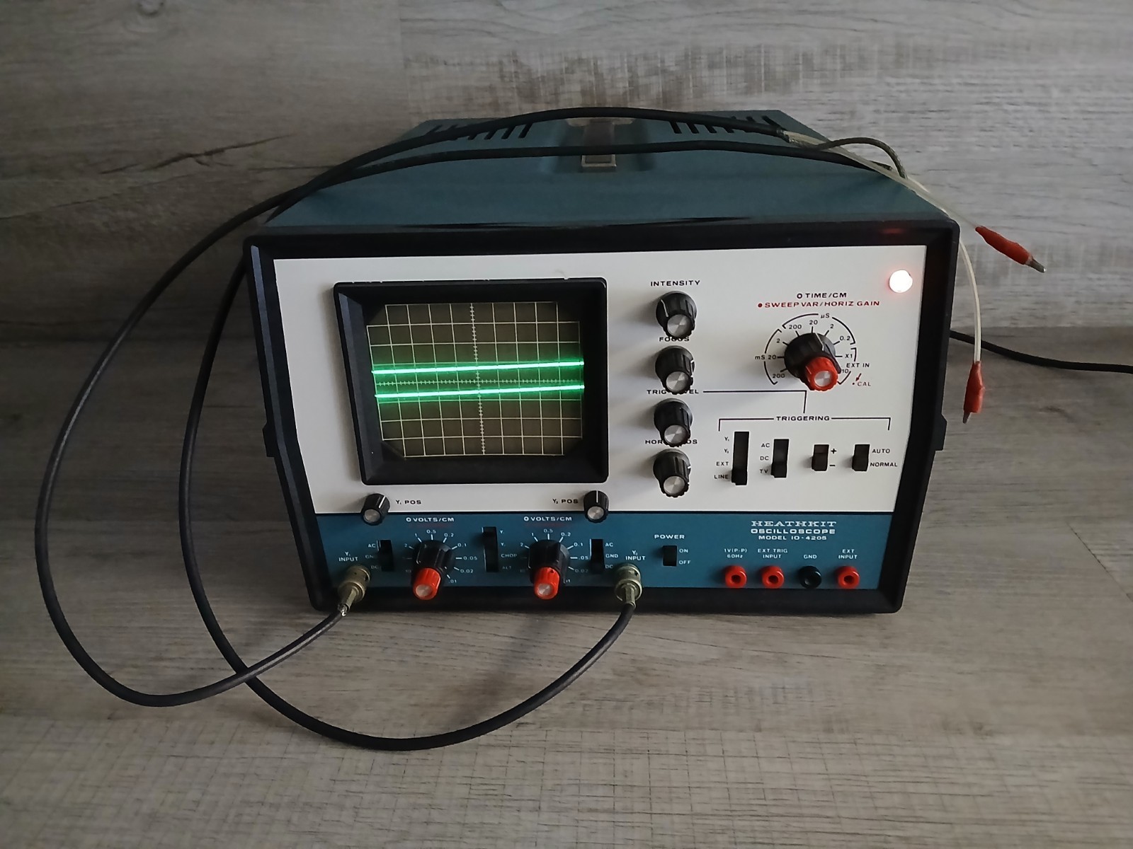 Vintage Heathkit Oscilloscope 5 MHz Dual Trace Model I0-4205