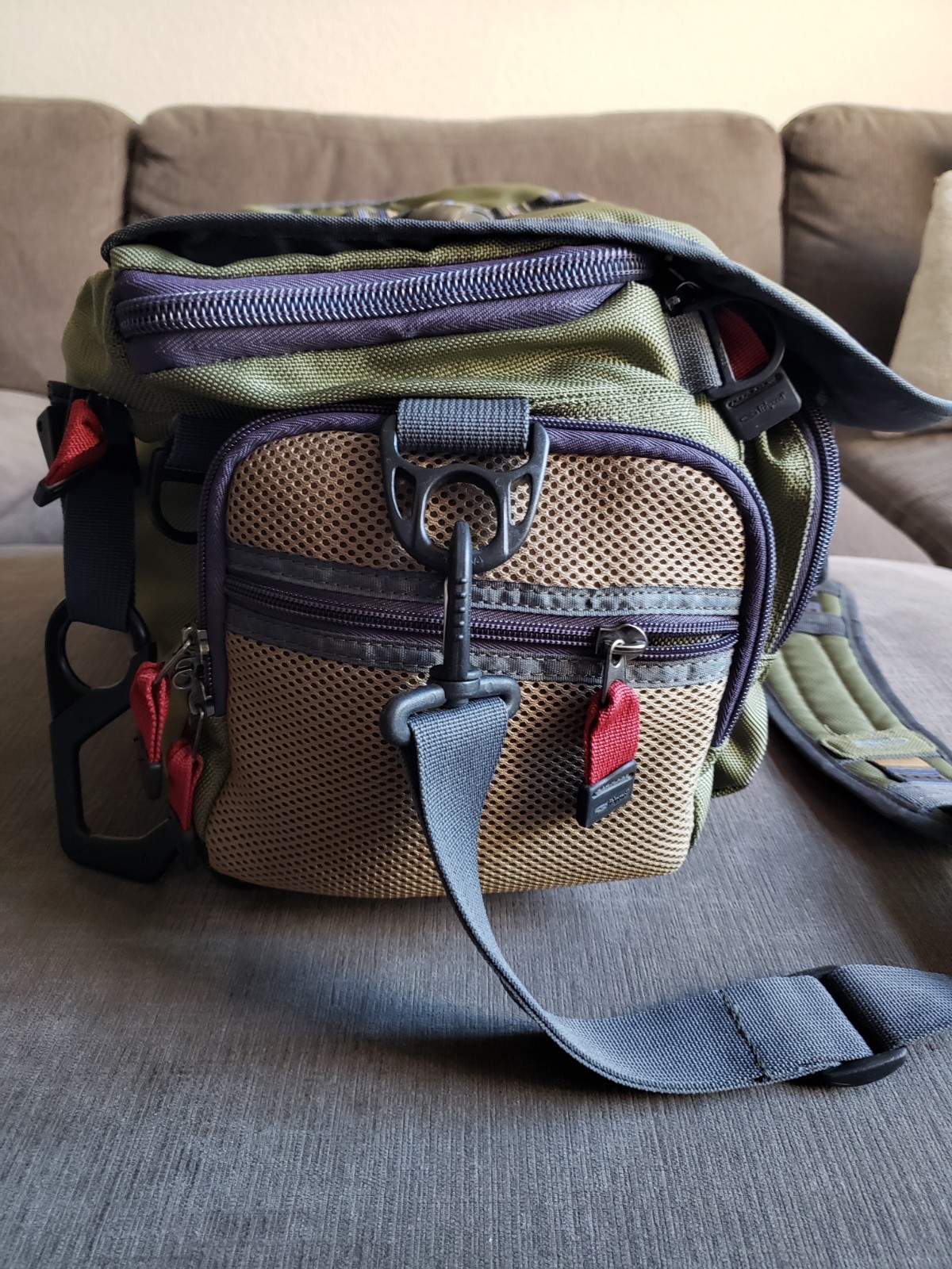 RARE! Fishpond Cloudburst Fly Fishing Olive River Gear Travel Molded Bag GREAT!