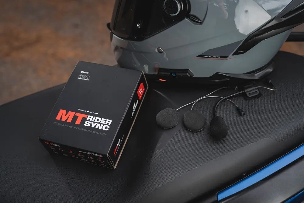 MT Thunder 4 Rider Sync MT-B01 Motorcycle Helmet Bluetooth Intercom Headset