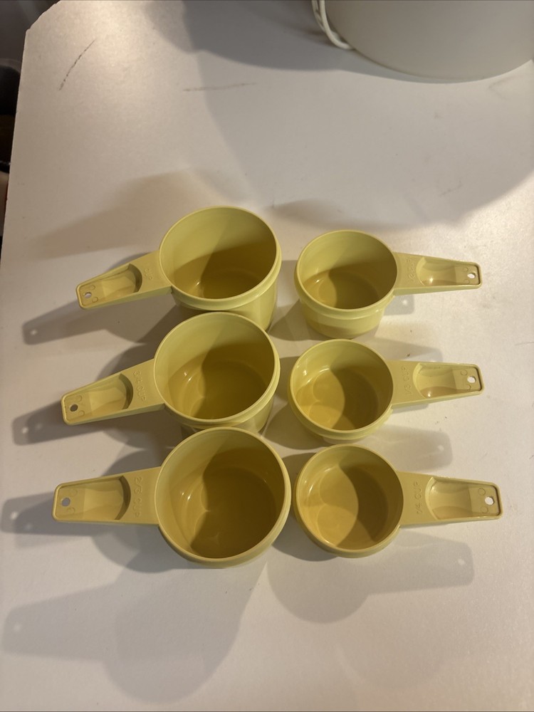 Vintage Tupperware 6 piece Nesting Measuring Cup Set Complete Yellow
