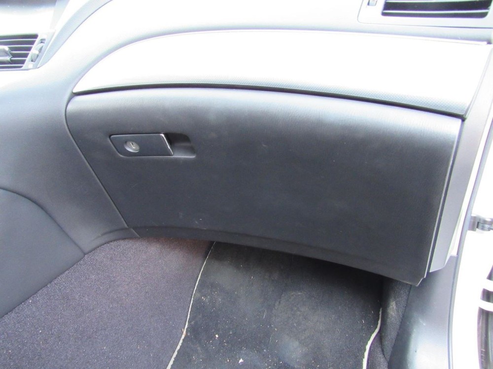 Q70       2017 Glove Box 1066848