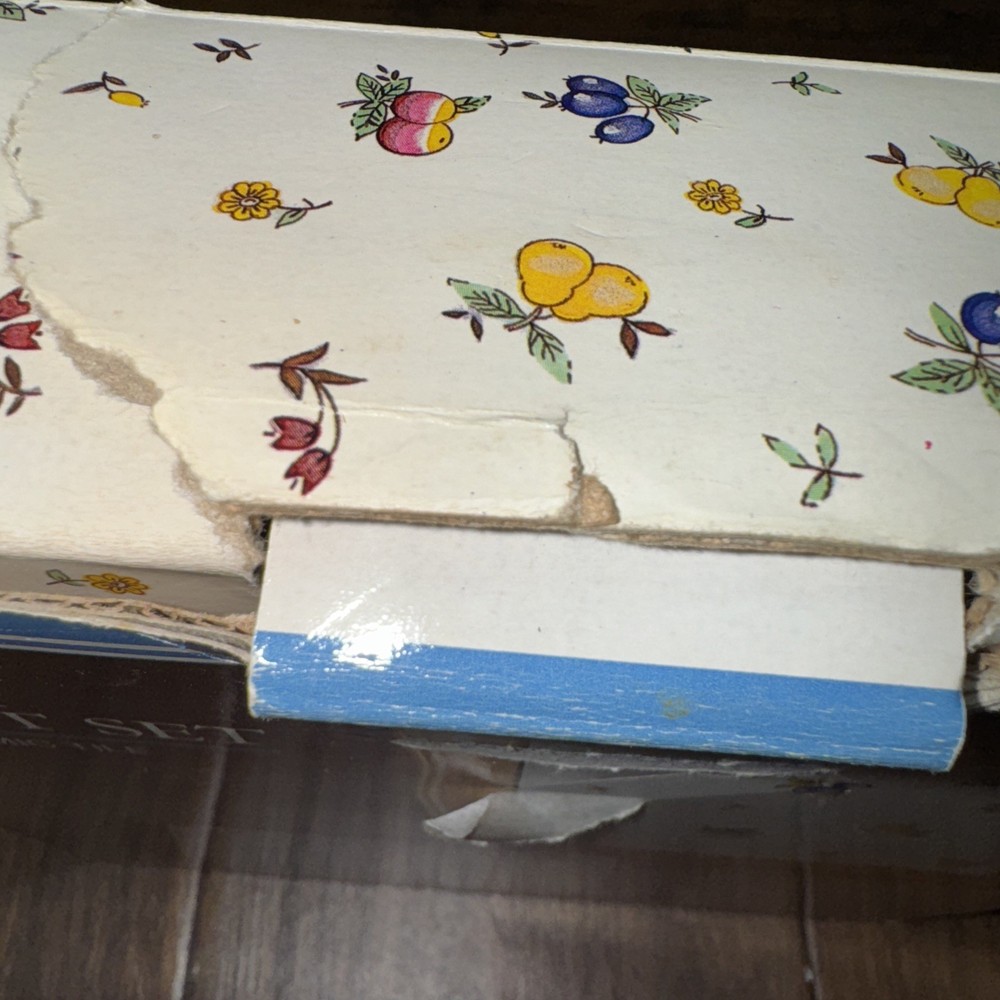 Fruit Chintz 8 inch trivet’s set with ceramic tile