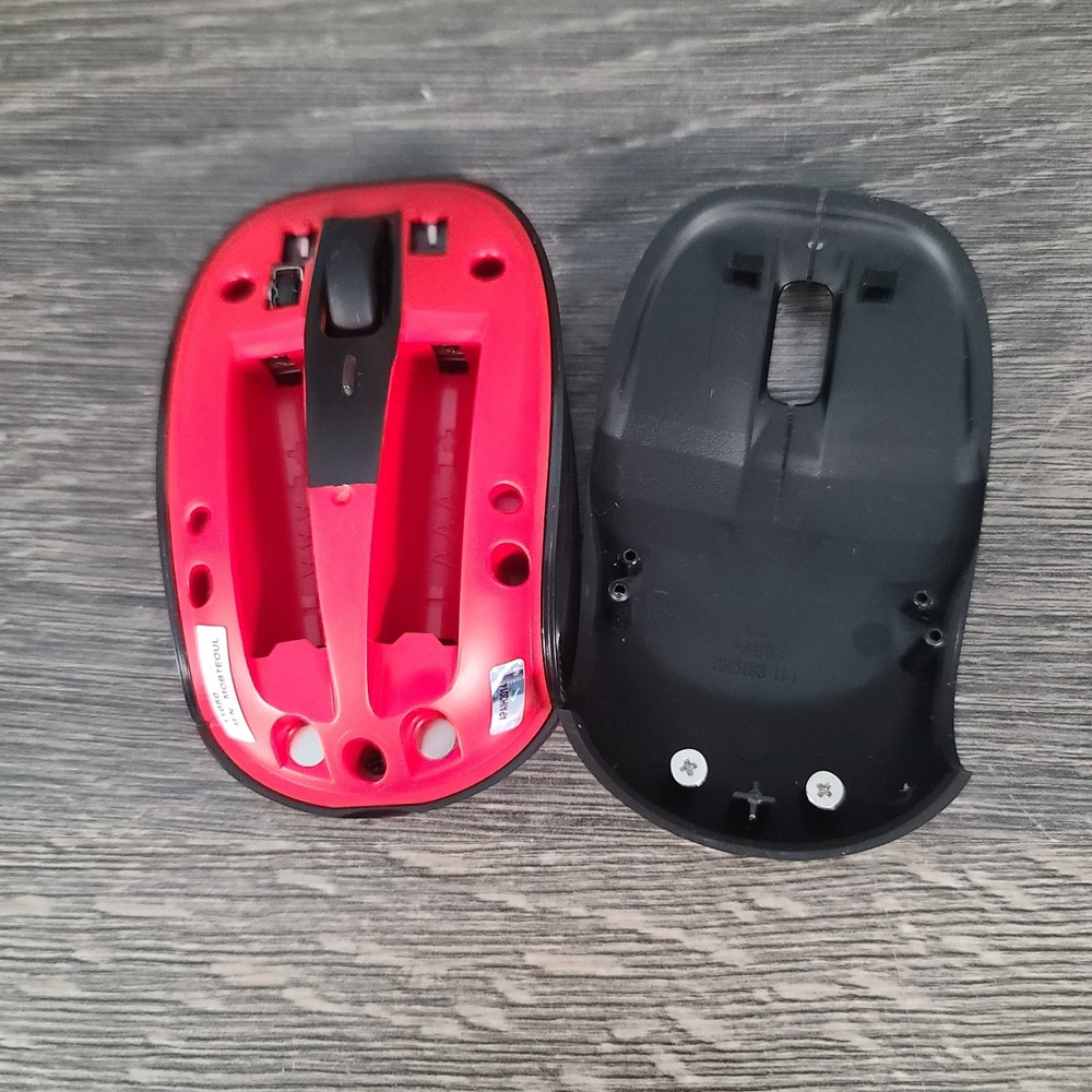 New in Package Motorola Wireless Portable Bluetooth Mouse