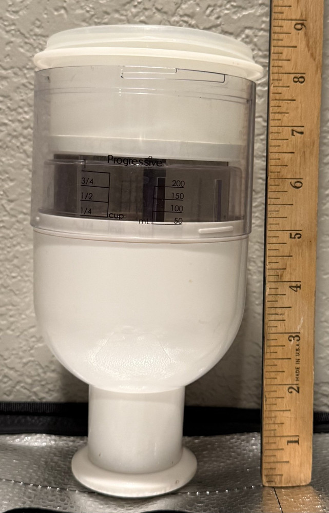 Pampered Chef Push Function Food Chopper - White EUC