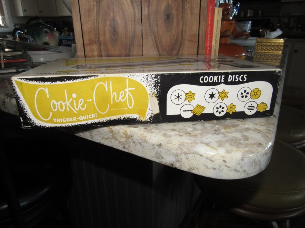 Vintage WF Meyer COOKIE CHEF Trigger Quick Cookie Press Complete - Box & Recipes