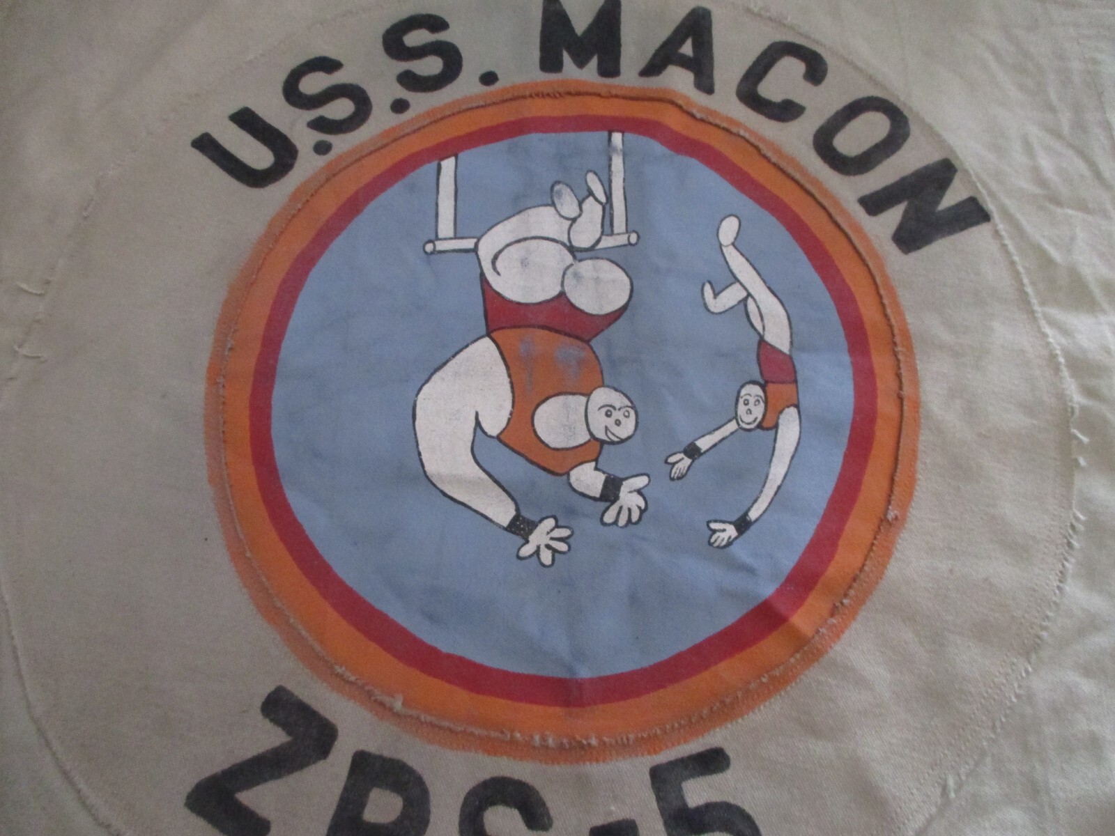 1930'S USS MACON AIRSHIP ZRS-5 MAN ON THE FLYING TRAPZEE READY ROOM FLAG