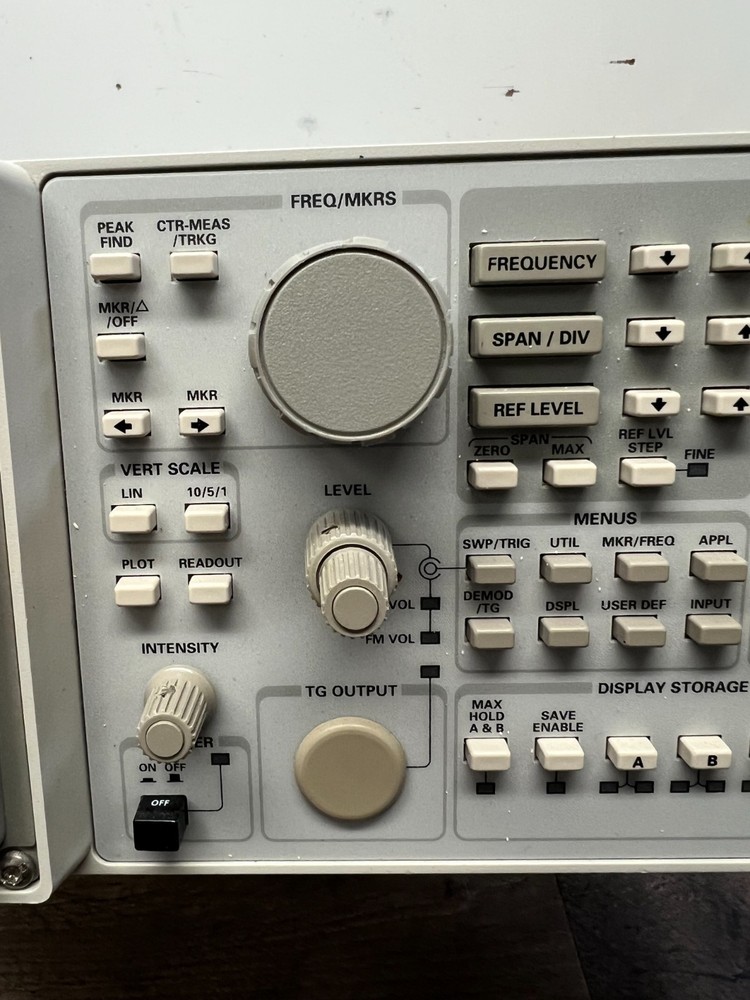 Tektronix 2712 Spectrum Analyzer
