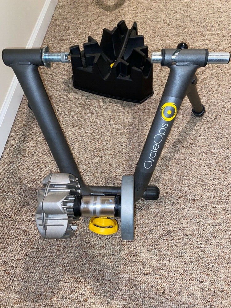 CycleOps bike trainer with front wheel stabilizer