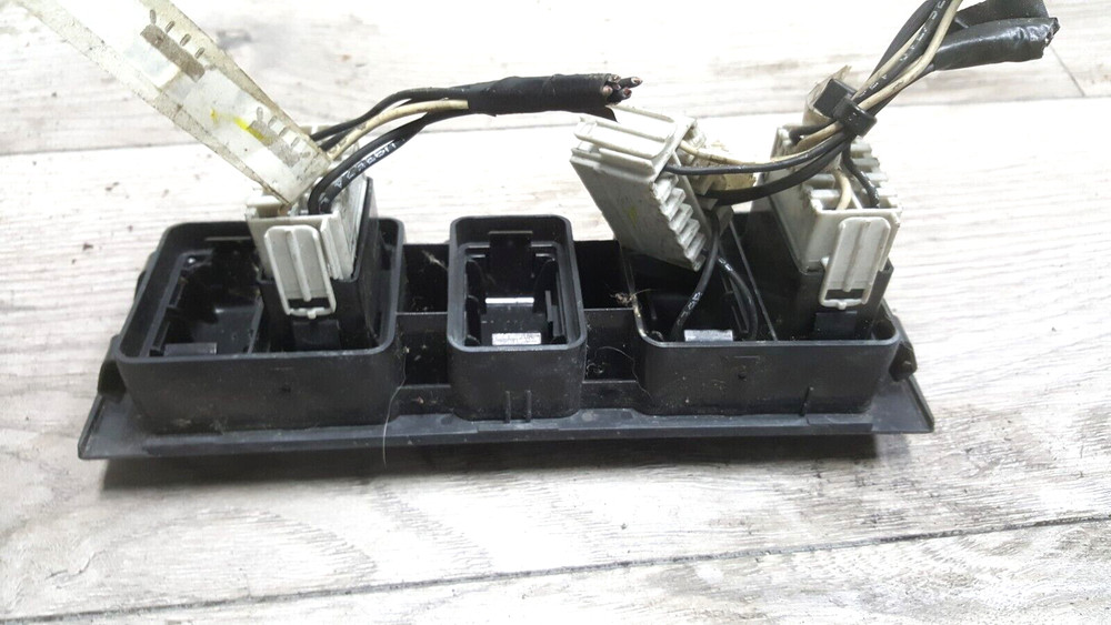 VOLVO SWITCH PANEL WITH 2 SWITCHES 3175615