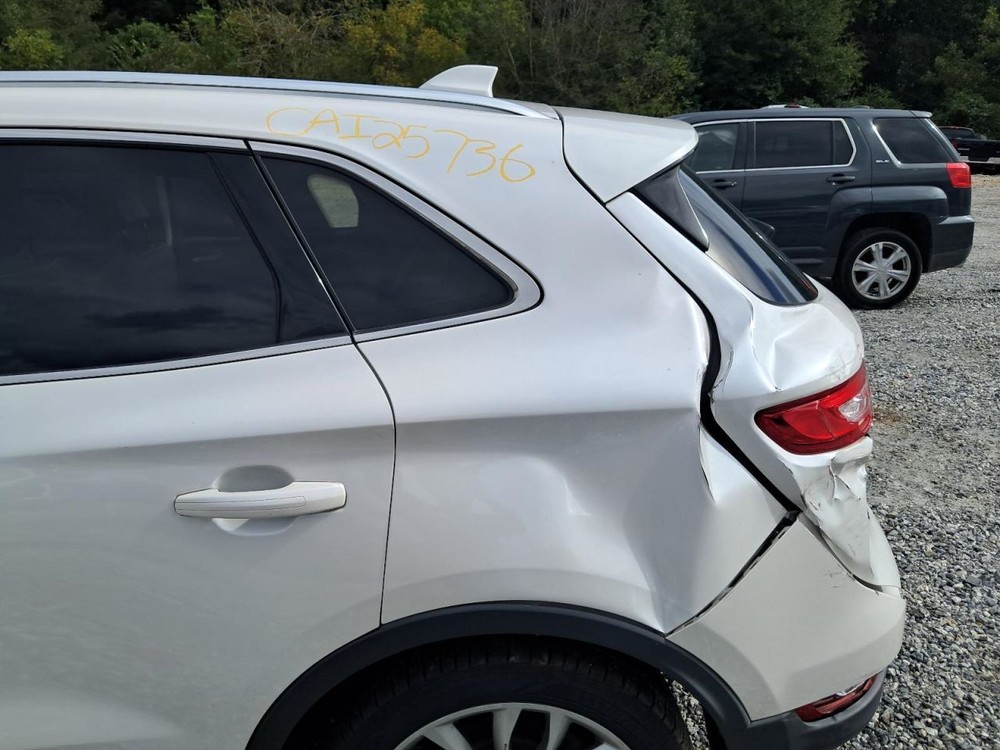 MKC 2016 Glove Box 4815802