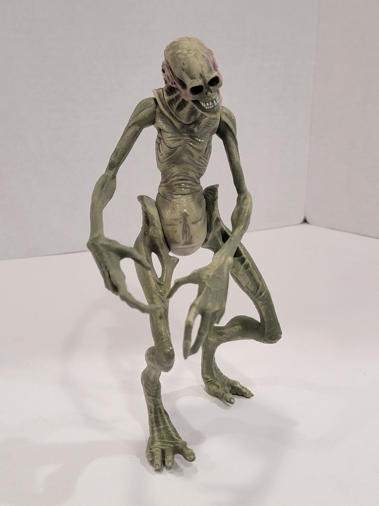 Alien Resurrection - Alien Figure 8" Tall