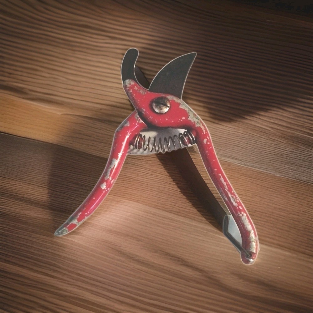 VINTAGE 9" HAND PRUNERS