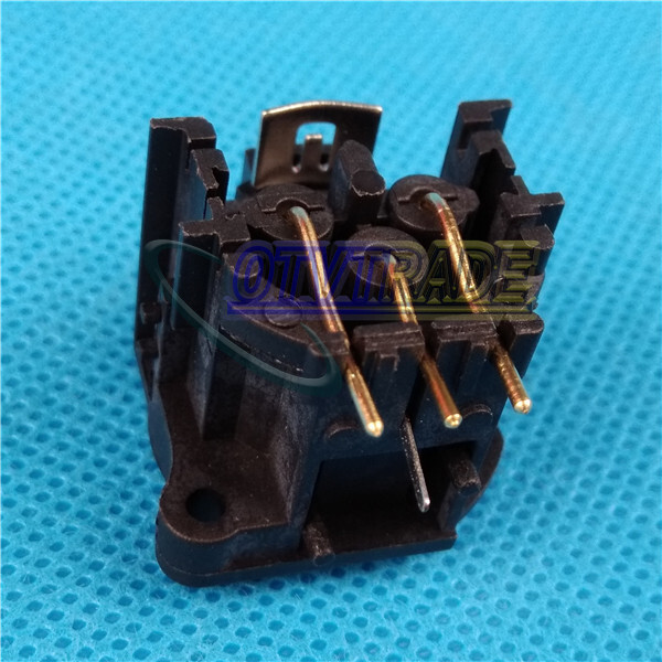 ONE 3 Pin XLR Panel Mount Male Chassis Socket Connector NEW