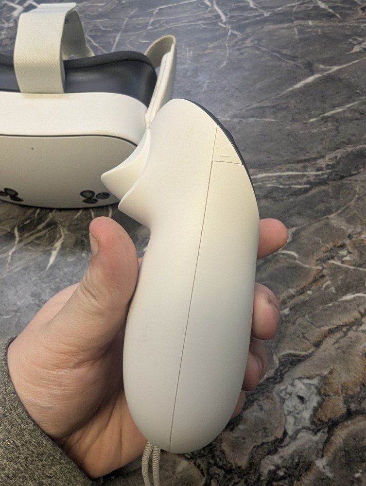 Meta Oculus Quest 3S - 128GB VR Headset with Controllers