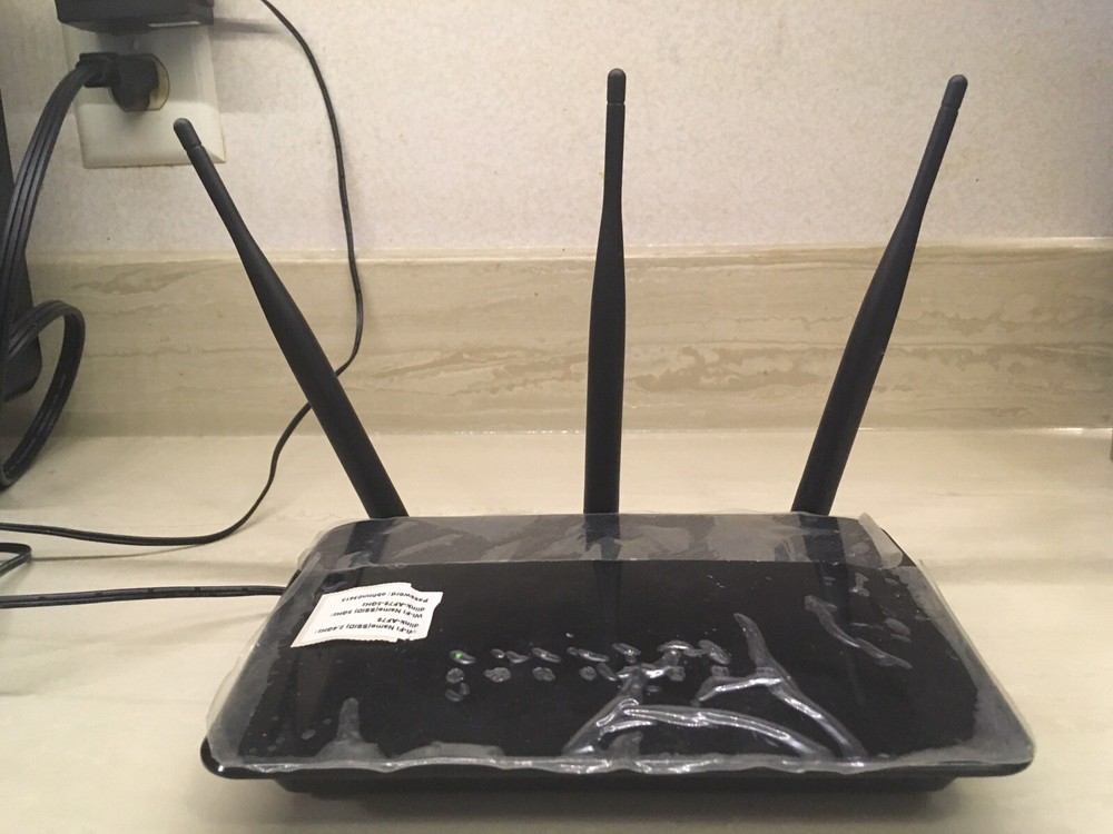 D-LINK DIR-813 AC 750 WI-FI Router Working with power adapter Bundle