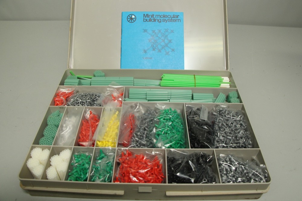 VINTAGE Stewart Minit MOLECULAR BUILDING LARGE SET ATOMIC STRUCTURES MOLECULES