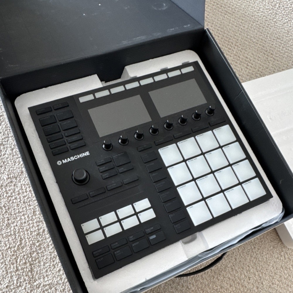 Native Instruments MASCHINE MK3 Sampler & Sequencer 16 Pad Built-in Effects