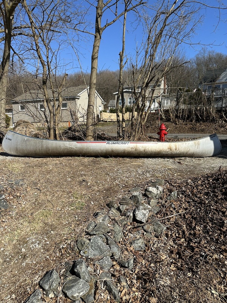 16’ Alumacraft Canoe