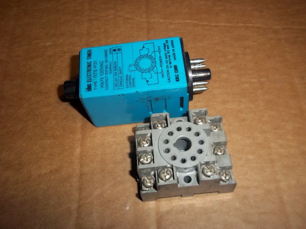 Idec RTE-P21 Electronic Timer with connector