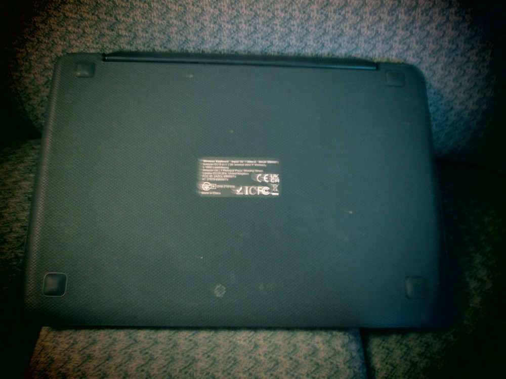 Fire HD 10 11th Generation Tablet Bundle with attached bluetooth keyboard/case