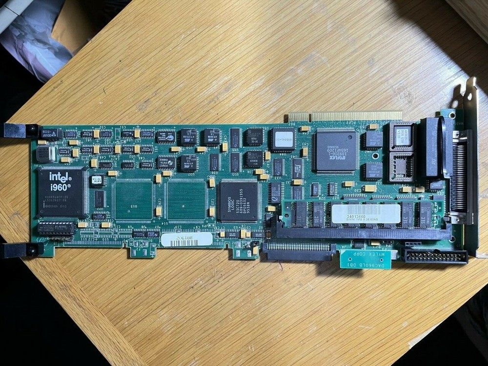 MYLEX DAC960P Disk Array Controller, installed in an ALR Revolution server