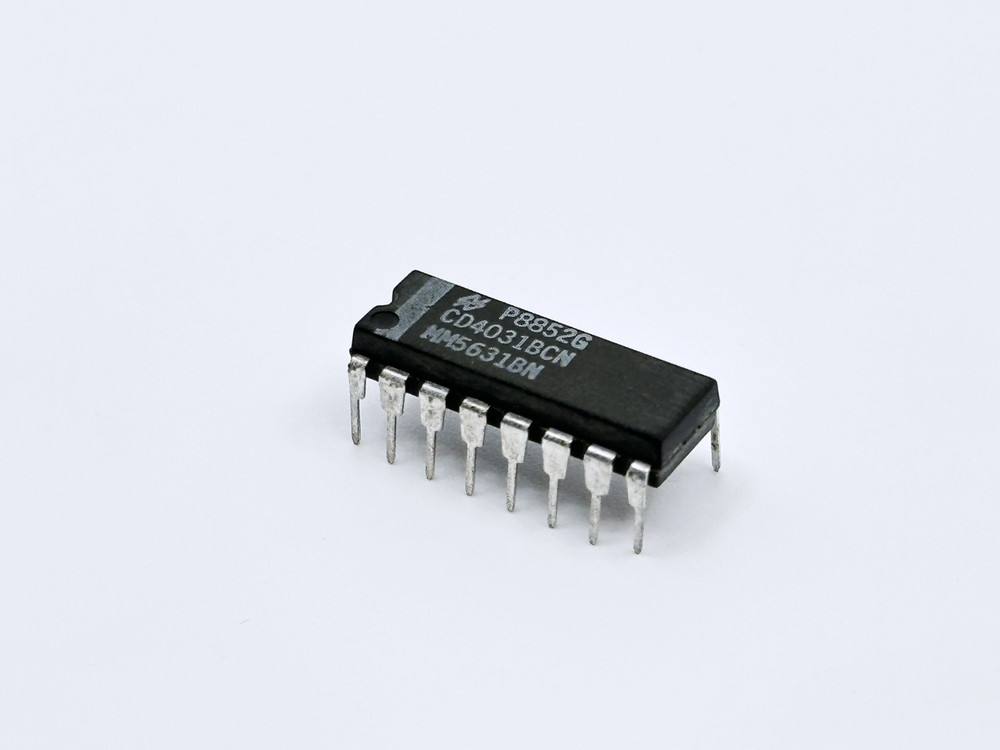 CD4031BCN NSC CMOS 64-Stage Static Shift Register Recirculating DIP-16