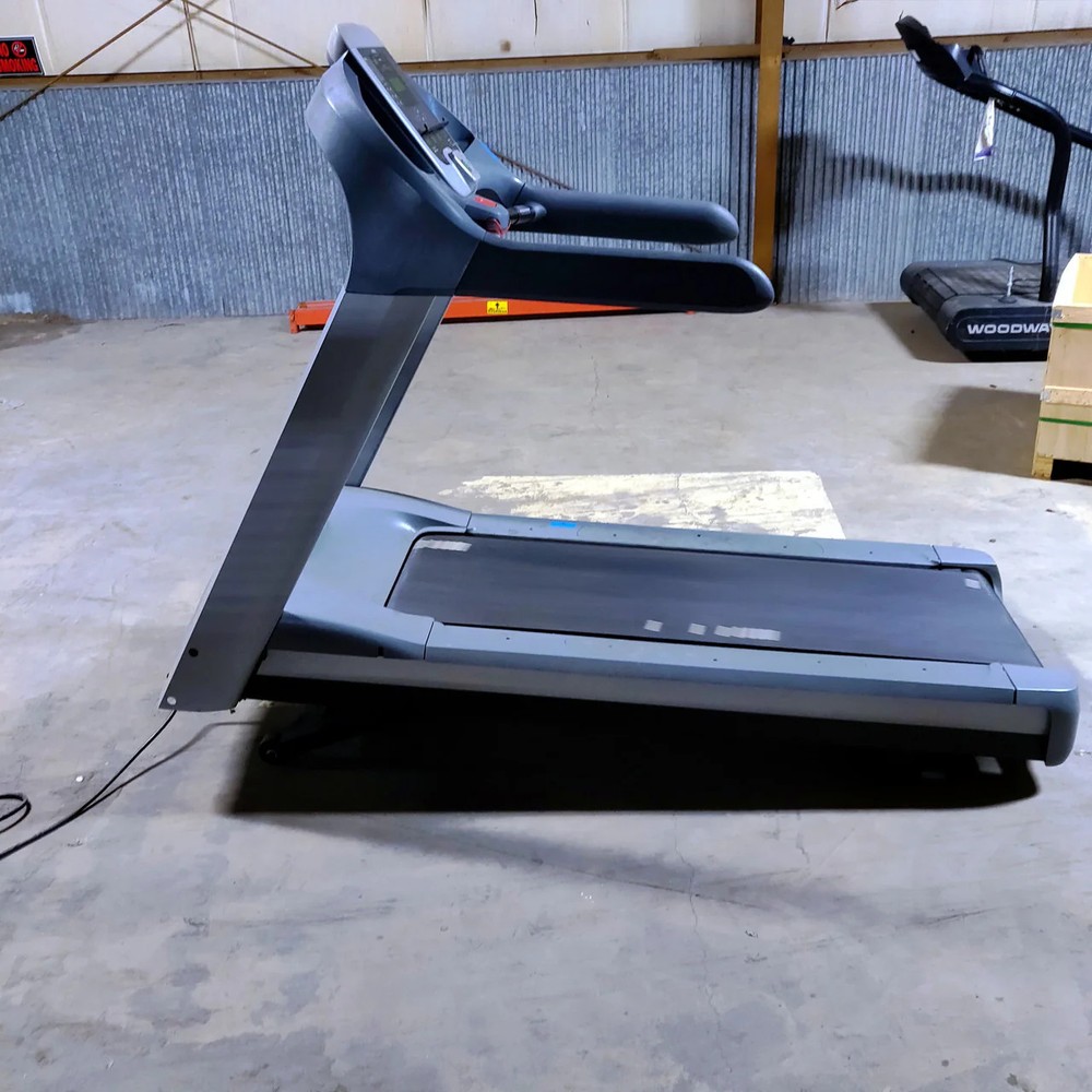 Precor 956i Experience Treadmill