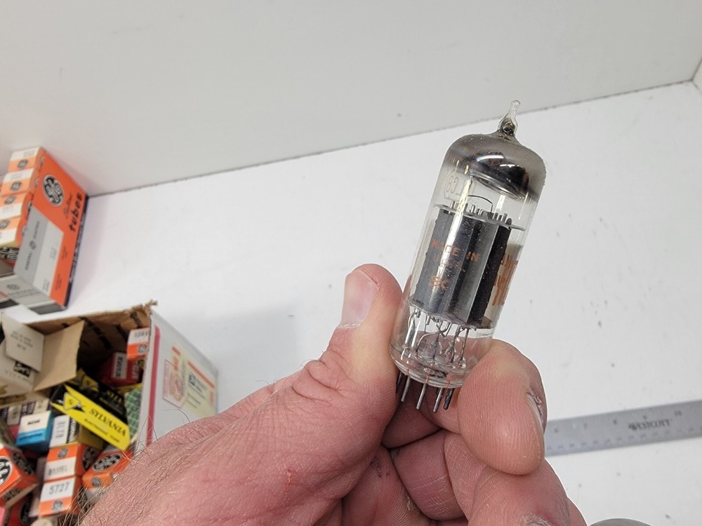 VINTAGE VACUUM ELECTRON TUBE RCA 8CL8