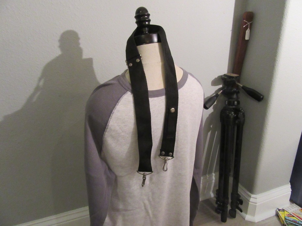 Nice Used Non-Hippie Boring Solid  Camera Strap Looks Nice Good Condition