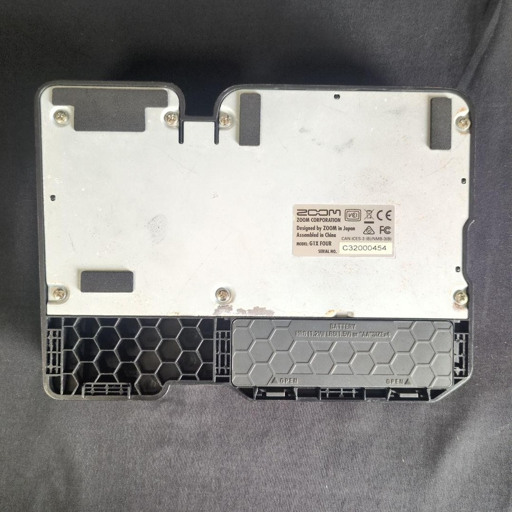 Zoom G1X FOUR Multi-effects Processor with Expression Pedal