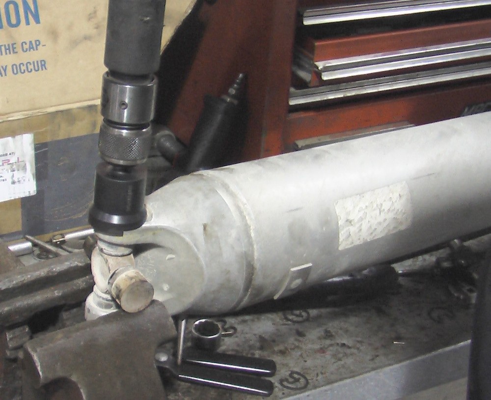 18980 Pneumatic U-Joint Driver