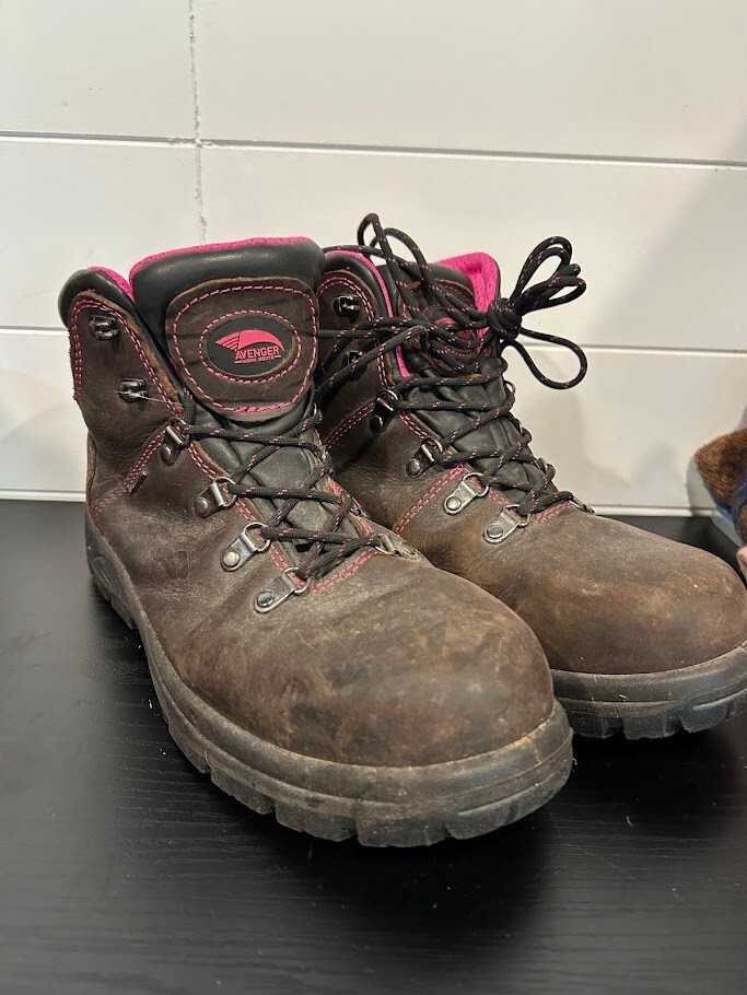 Avengar A7125 Work Boots Composite Toe Womens 11 Medium
