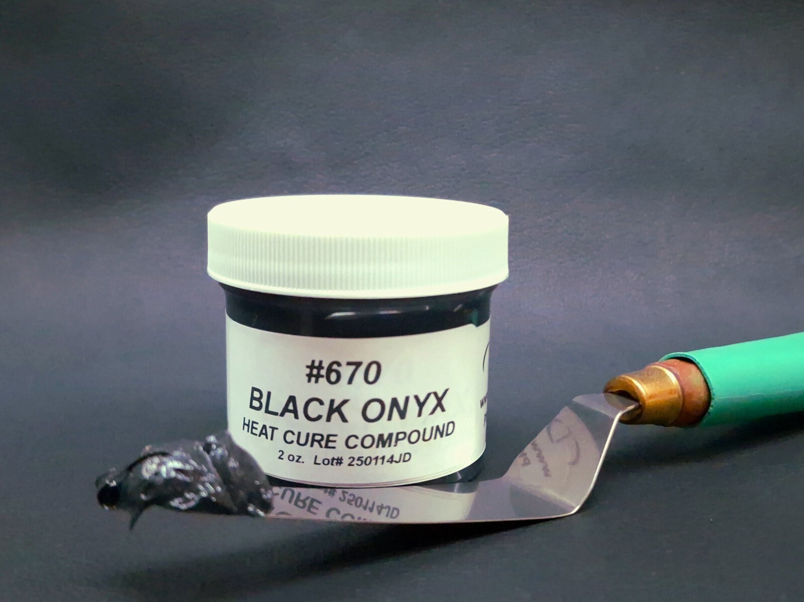 670 Black Onyx Vinyl Repair Compound