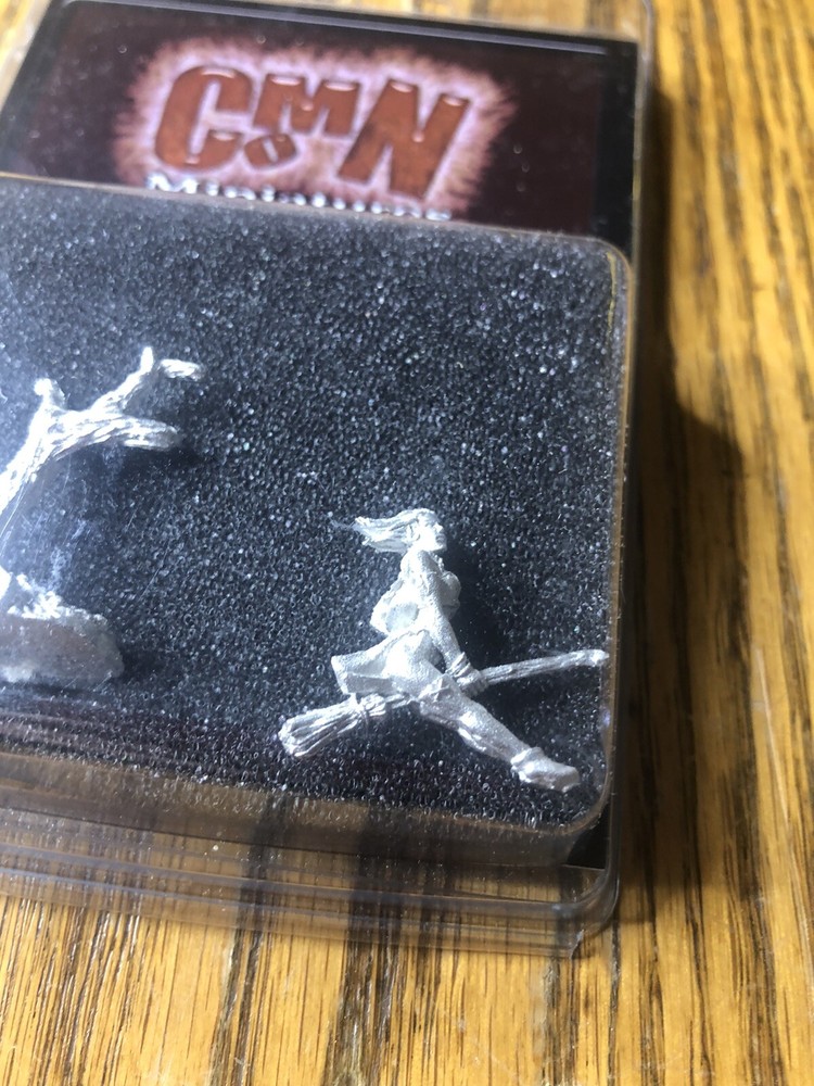 Cmon Mini 28mm Esmeralda - The White Witch Pack New